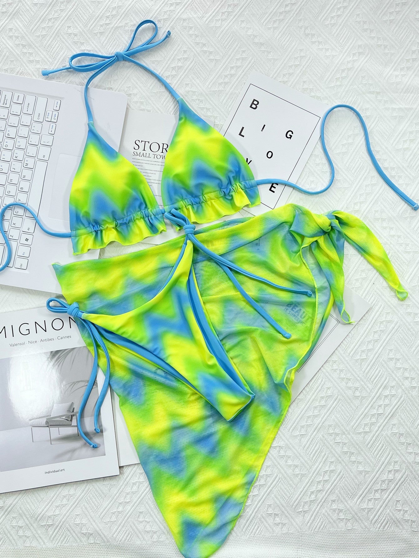 Tie Dye Bikini – Trendiger Triangle Bikini mit Schnürung im modernen Split - Design für Frauen - 5DE0DE96788F4109934B01C9B249CE2C